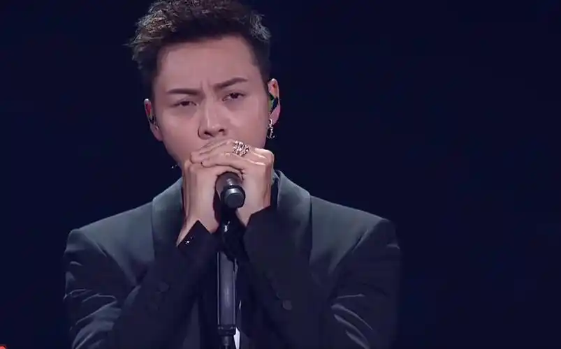 陈伟霆暖心献唱《南方有乔木》主题曲《清醒梦境》听醉了