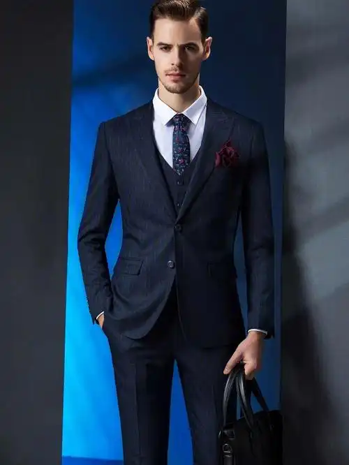 时尚的英伦风和现代的实穿性完美融合传递都市男性"沉淀灵魂"的时尚