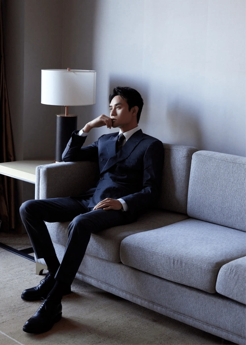 "王凯 西服"真是绝绝子,新剧造型帅爆让人期待!_毛衣_时尚_封面