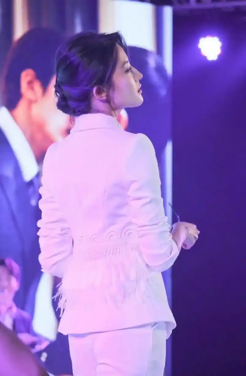 即使是背影也超有气质#刘亦菲#背影#刘亦菲礼服#气质女神# - 抖音