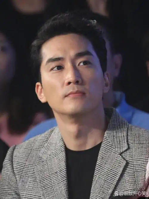 宋承宪快五十岁了,状态还这么好,既不肿脸也不发胖