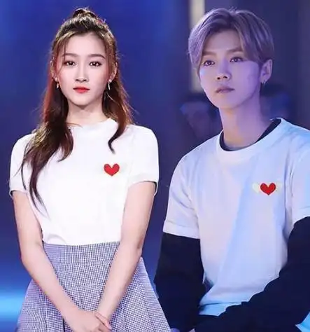 关晓彤陪鹿晗上班!男方蹦蹦跳跳心情佳,相恋7年感情稳定被催婚