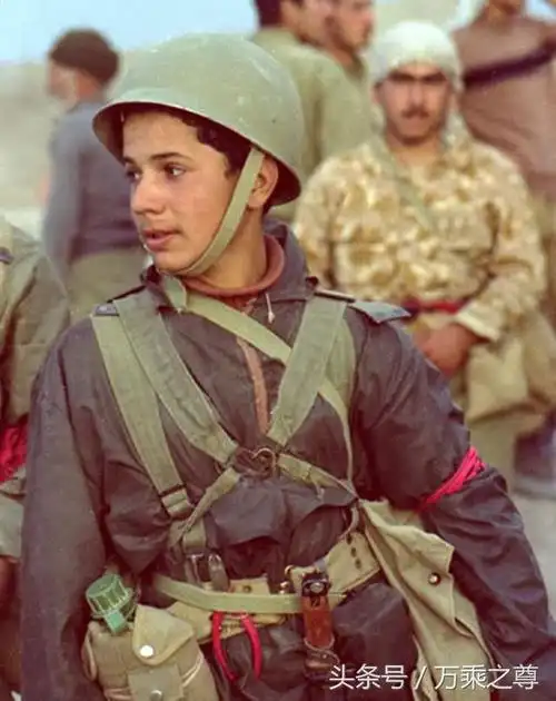 两伊战争中相当利害的伊拉克装甲部队和踏着地雷冲锋的伊朗娃娃兵
