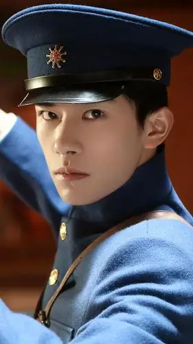 男演员穿军装的样子,很帅就是了!