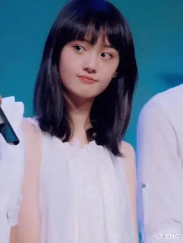 郑爽十年前旧照公开,清纯感不输章泽天,"整容前"的脸好看多了