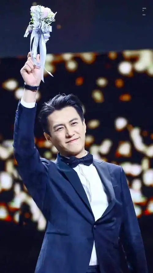 40岁男明星大对比谢霆锋比沈腾小1岁靳东发腮胖了20斤成美男