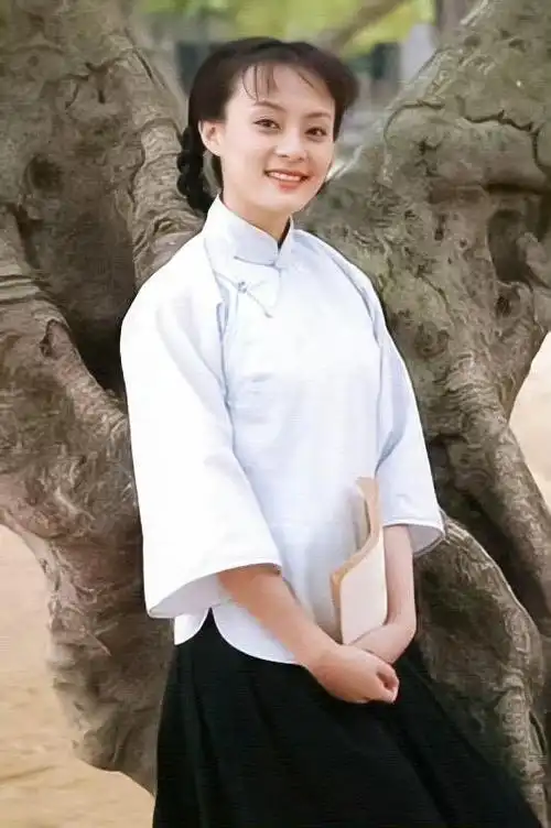 早期的孙俪好美呀充满灵气的双马尾女孩