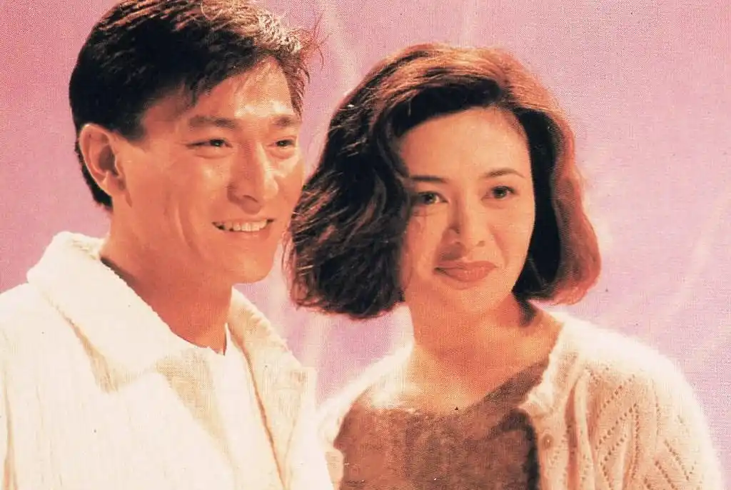 关之琳晒25年前旧照,与刘德华合作mv,笑得甜蜜却少了青涩