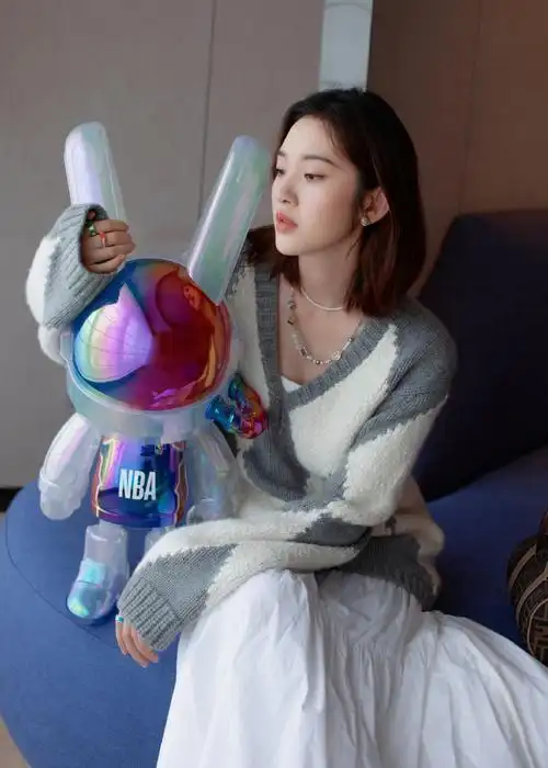 唐艺昕秋日照温柔可爱笑容甜美少女感十足