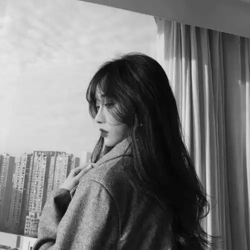 黑白女生头像喜欢你就换上不要客气了