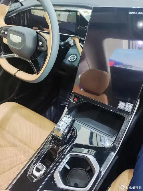 geelyauto/吉利汽车suv>文章详情>博越l的内饰设计简约而不失豪华感