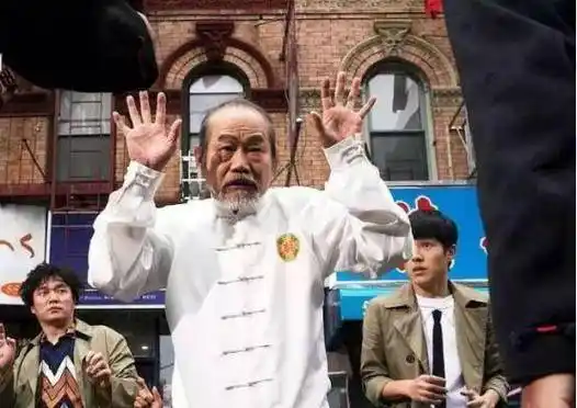 比肩达叔的"黄金配角",成龙800万都请不动,如今为温饱操劳_元华_电影