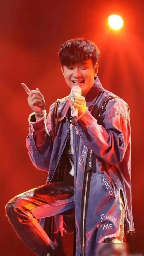 林俊杰出道十八周年我们的青春一起长大