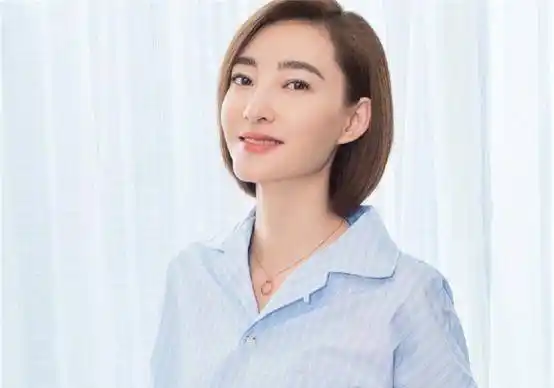 王丽坤的清爽风穿搭,适合职场女性,给人如沐春风的气质_颜色_一身