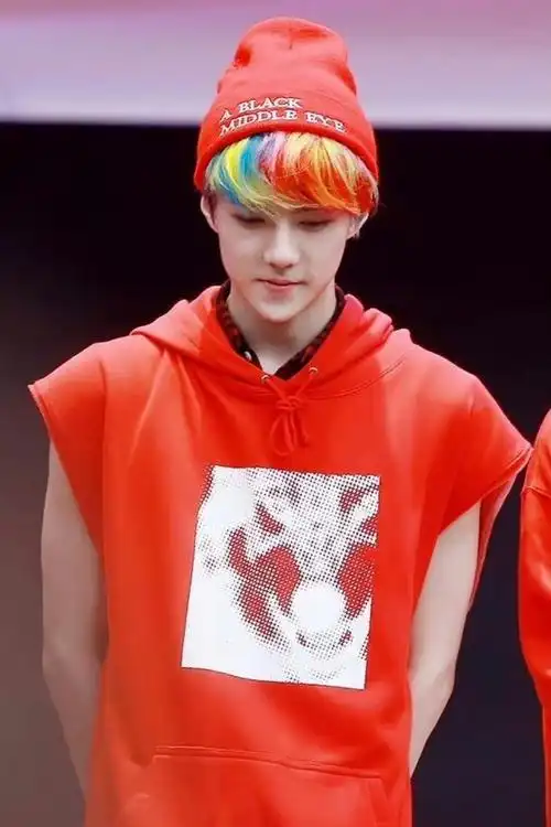 彩虹鹦鹉头时期的67吴世勋