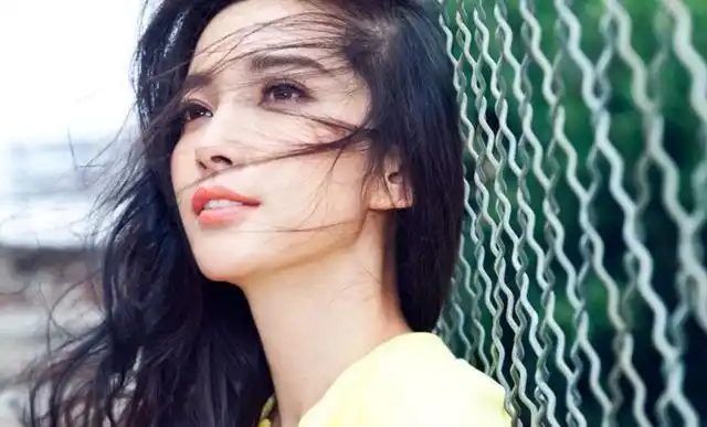 第一位,王丽坤,王媞曾经说能帮人买到价格便宜的东西,骗取了王丽坤