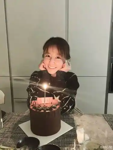 林心如生日苏有朋亲自下厨做大餐两人举杯畅饮展友谊