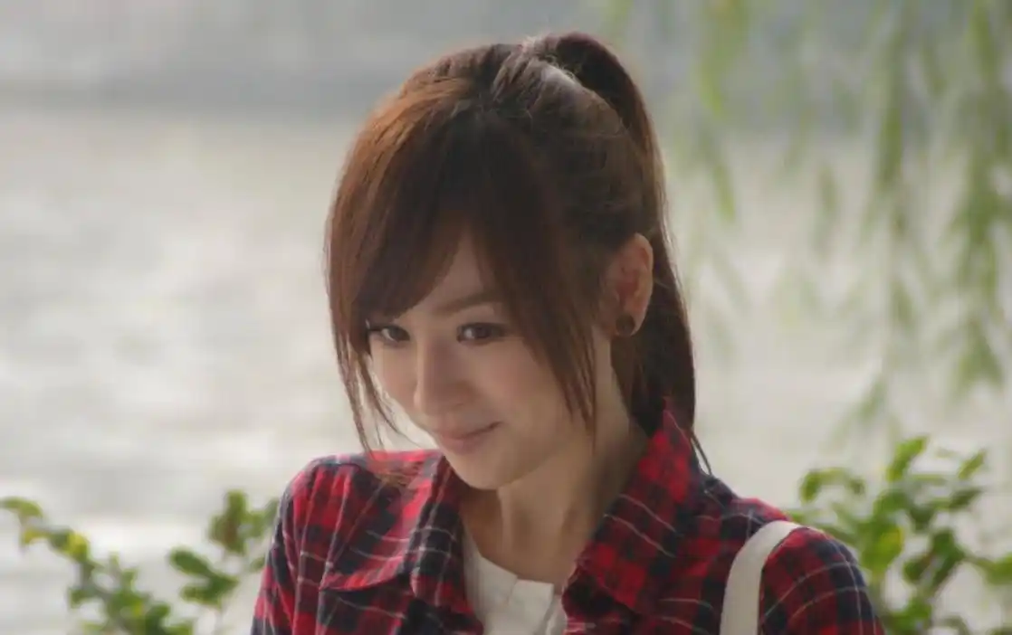 王心凌脸部僵硬被网友质疑整容,对比先前精修图,差距一目了然!