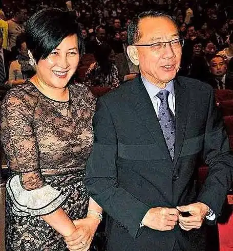 风流情史数不清,想让张国荣当女婿,给成龙献计,杨受成有多厉害