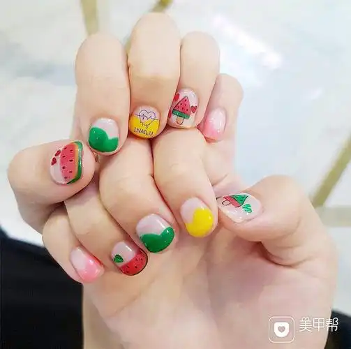 圆形绿色黄色红色夏天手绘法式水果西瓜粉色亮片心形美甲图片