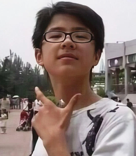 刘昊然自称上学时是校草?当看到他高中时期照片,网友:长残了?