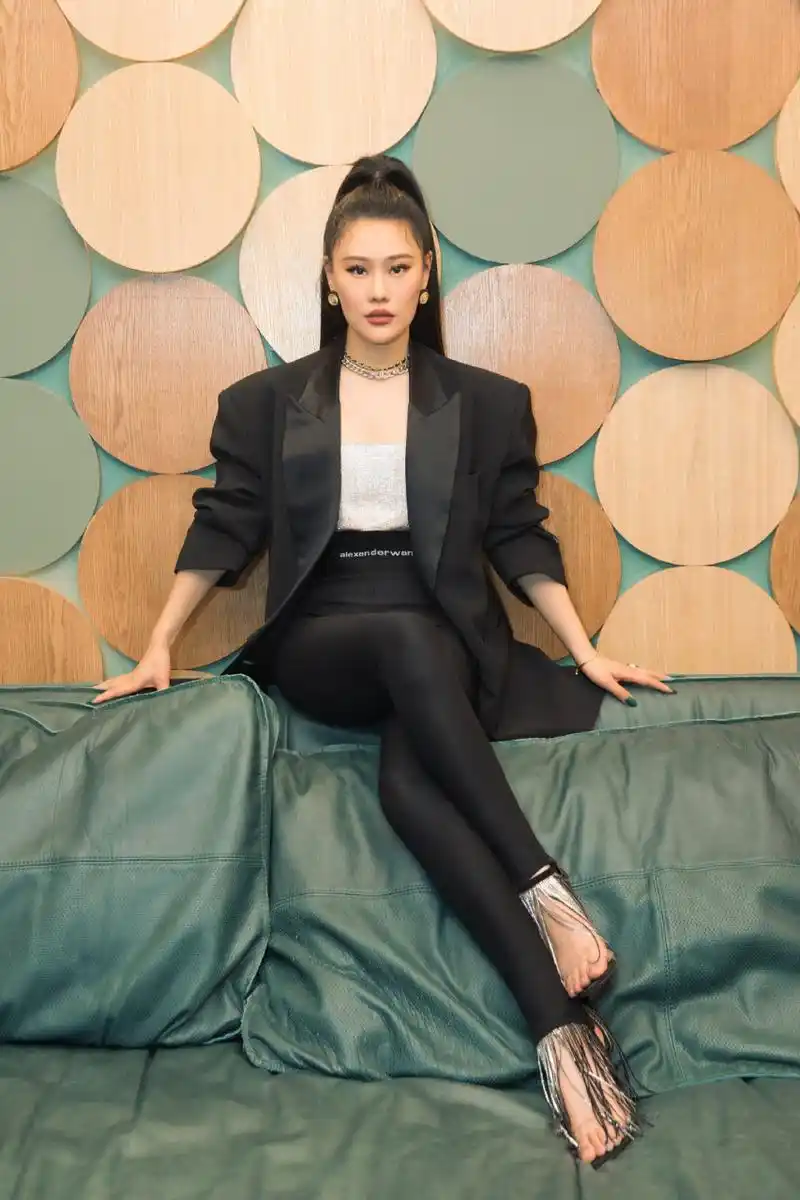 袁娅维# 袁娅维歌手突围成功拿下第一 金曲《盛夏光年》气场全开