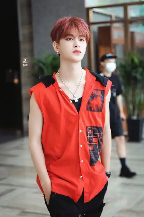 黄明昊 染的粉色这么看还挺红的##黄明昊红发##黄明昊这就是潮流