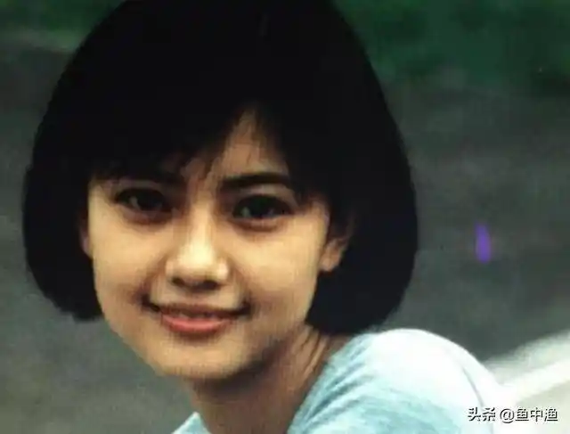 而高圆圆却完全不会,她身边的所有人都能为她作证,她是真正的从小美到