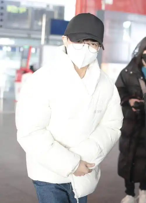 工作忙,出道8年一直名列前茅_周深_春晚_节目单