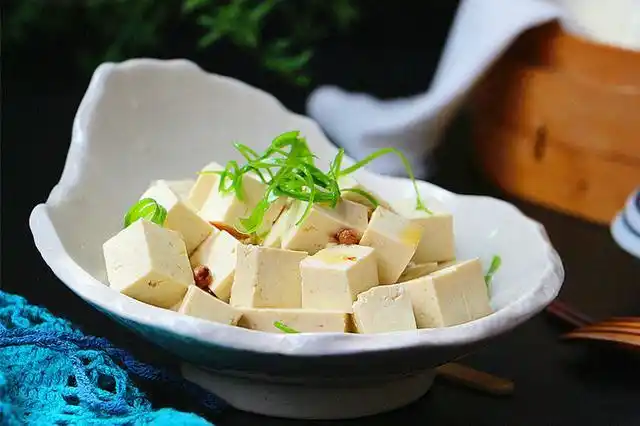 麻香绵软,清爽不腻的盐水豆腐,适合夏天的佐餐小菜