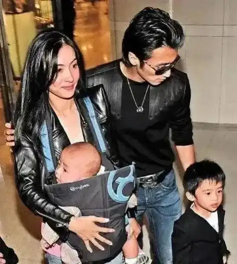 谢霆锋的清白终于还了张柏芝晒出三胎儿子照片网友确定不是