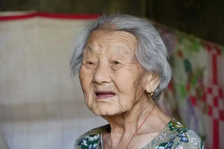 逃荒到山西,如今104岁居住深山,有1个愿望|大哥|老奶奶|母亲_新浪新闻