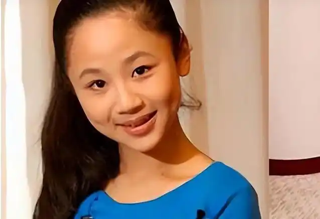 从"小雪"到一线小花 杨紫从小就有着强烈的表演欲,她凭借《家有儿女》