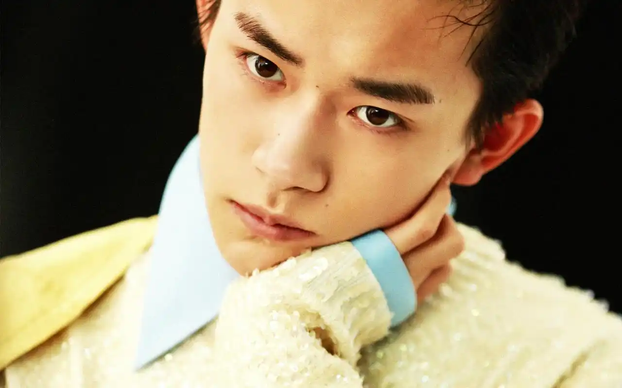 易烊千玺时尚写真高清电脑桌面壁纸