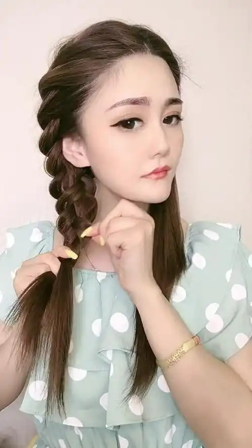 接上一视频,全网最火的菠萝辫来了,你们赶紧学起来