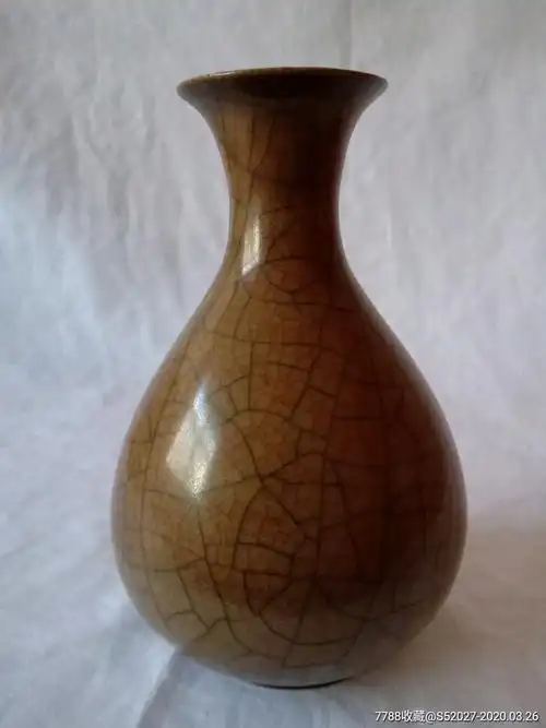 北宋黄釉哥窑玉壶春瓶高15厘米直径10厘米