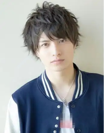 男生碎刘海发型 小清新耍帅必备发型 男生碎发