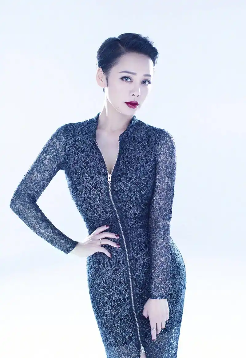 42岁的李小冉,身材依旧是顶级水平!47岁的她秒杀众人