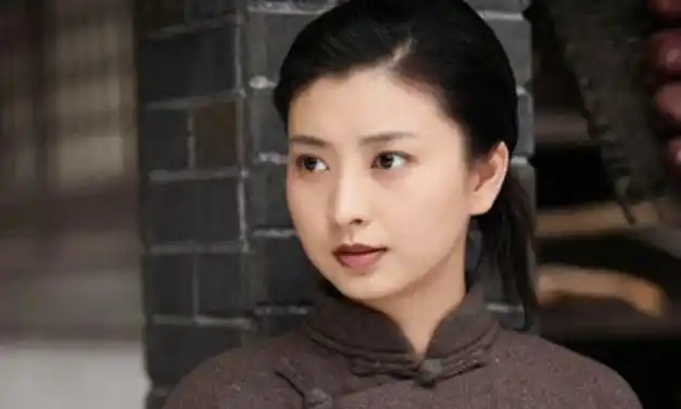 斓曦:穿"丑衣服",捡"帅老公",低调拍戏18年,成就双赢人生