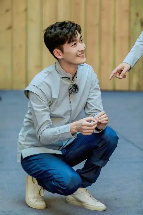 张翰综艺解锁新技能承包笑点获赞宝藏男孩