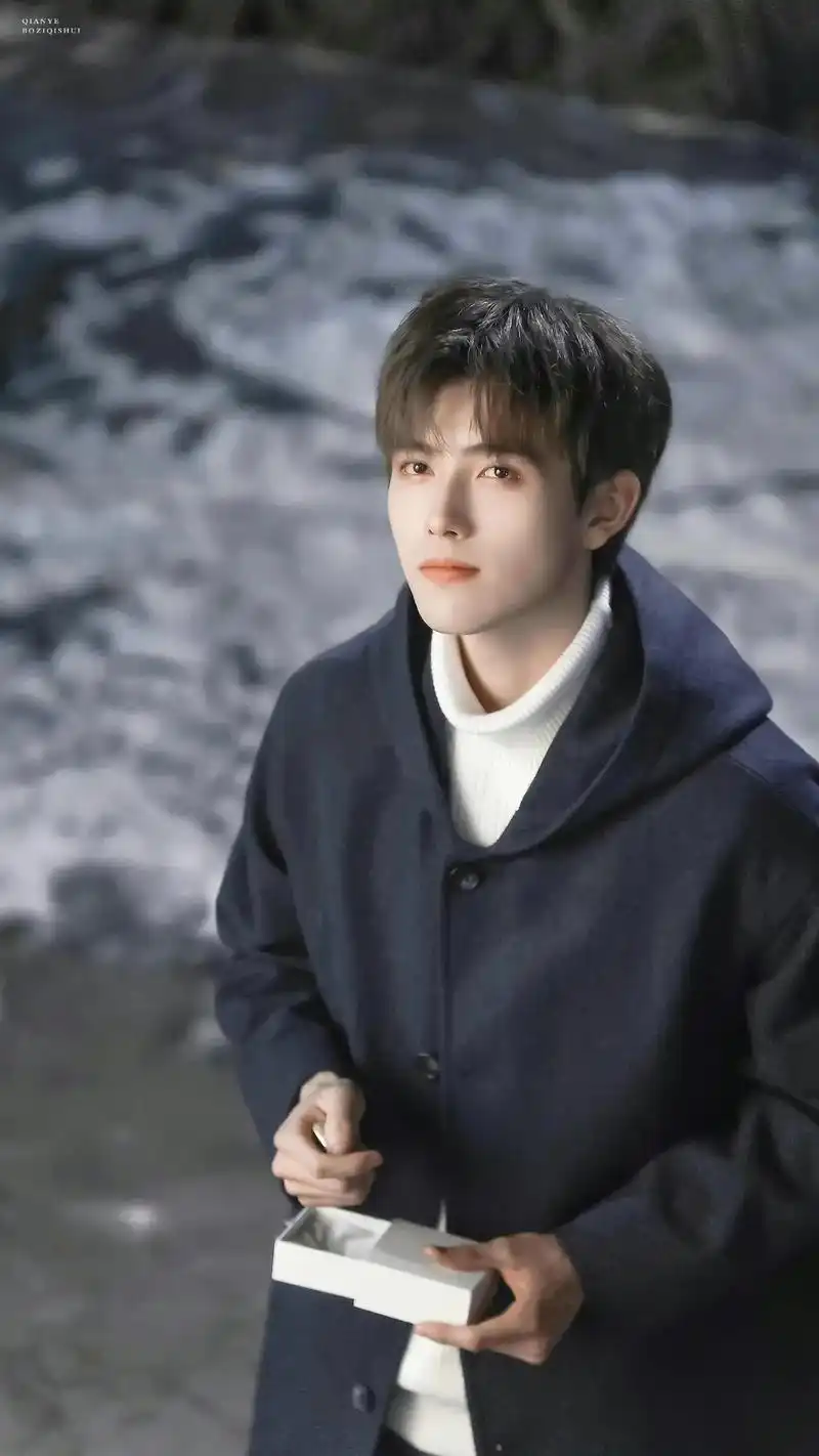 #陈飞宇 #185大帅哥 #抖音小助手 #穿搭#分享照片 - 抖音