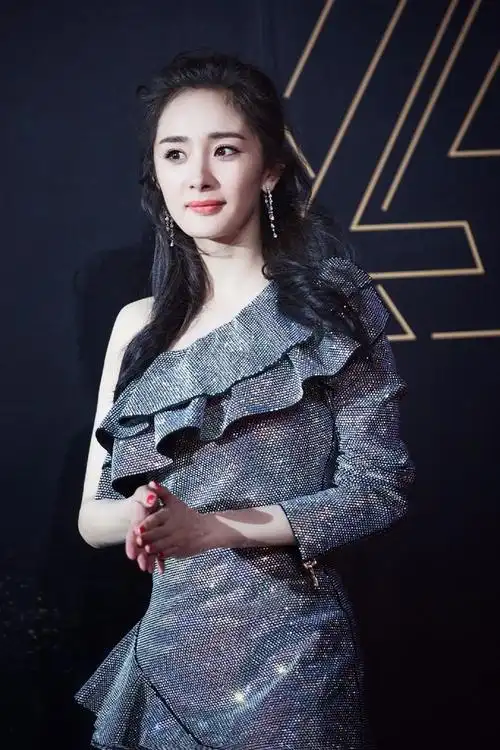 2017杨幂星光大赏_图片_视频集锦-爱豆app