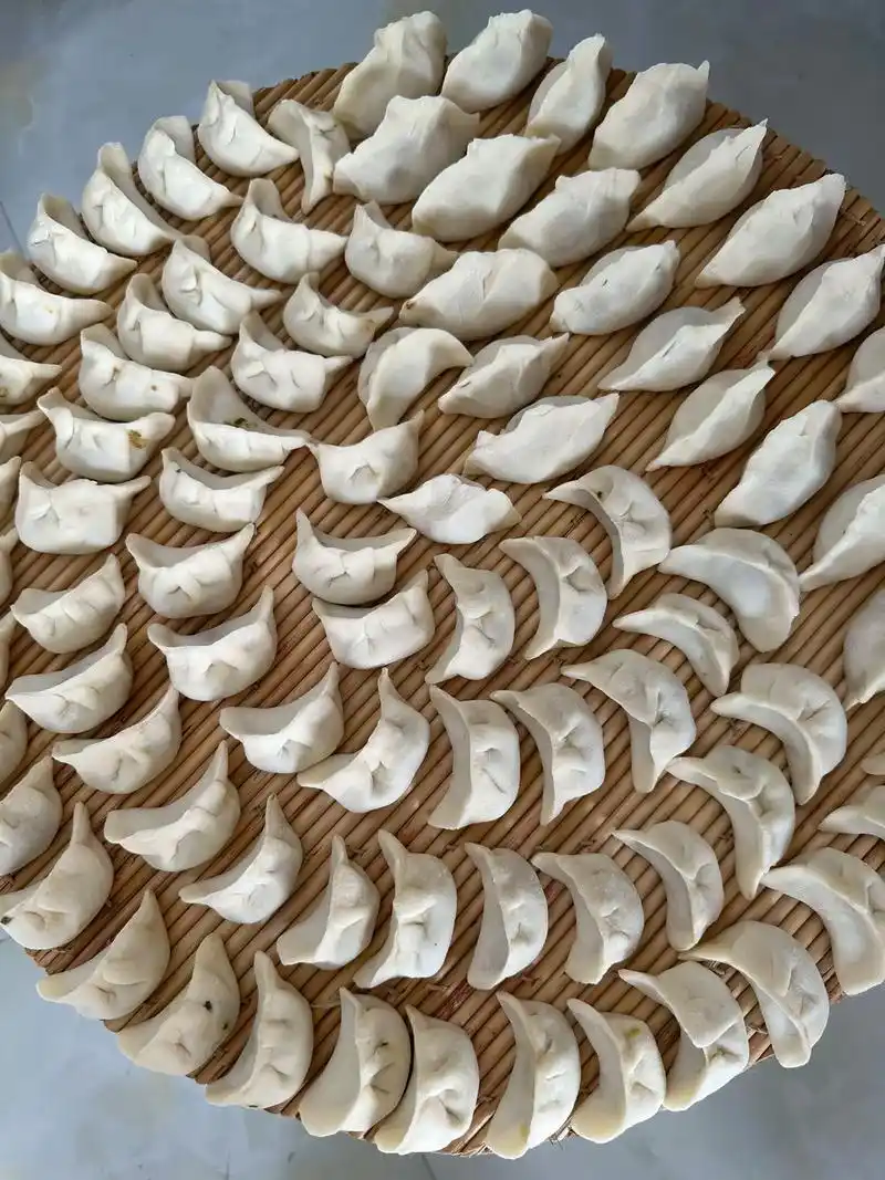 手工包饺子 #家的味道 - 抖音