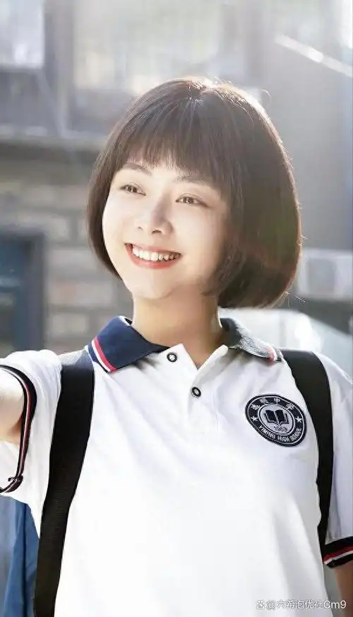 谭松韵以清纯可爱的外表和卓越的演技赢得了观众的喜爱.