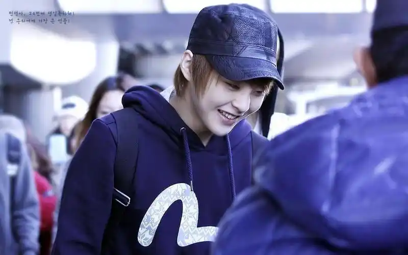 电脑壁纸 明星 日韩明星 exo金珉锡