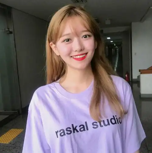 女生发型中长发