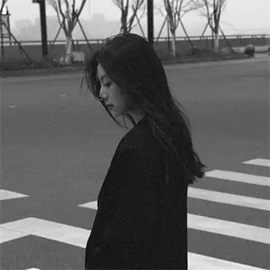 黑白女头像高冷侧脸图片黑白个性女生真人头像
