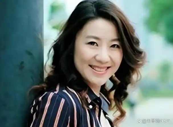 孟非隐瞒26年的妻子曝光:原来这么年轻 鲁豫直呼太漂亮了