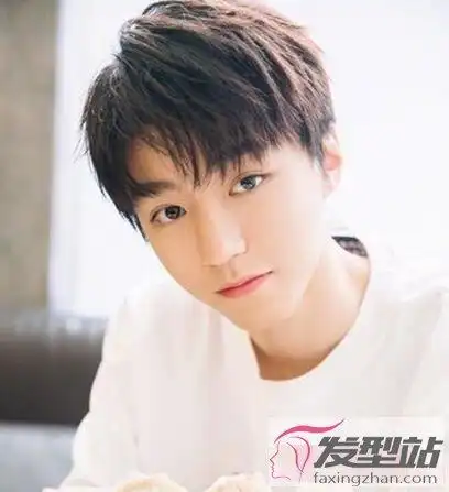 中学生男生发型做超人气时尚帅气学长