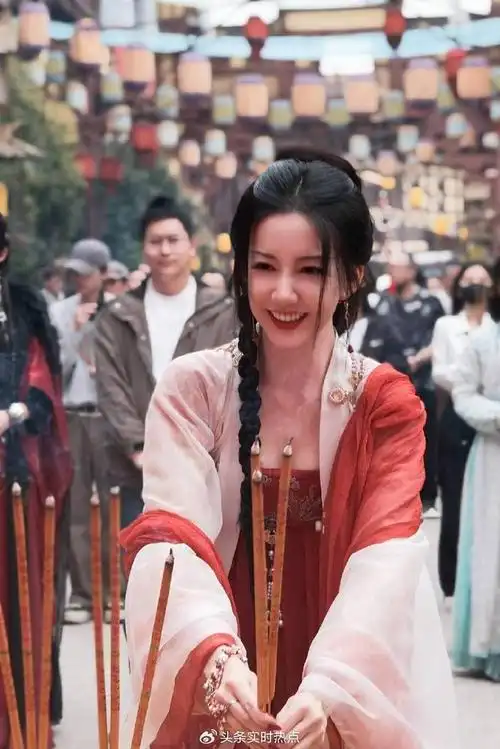 陈欣予一人分饰两角|仿妆|陈欣予|开机_新浪新闻